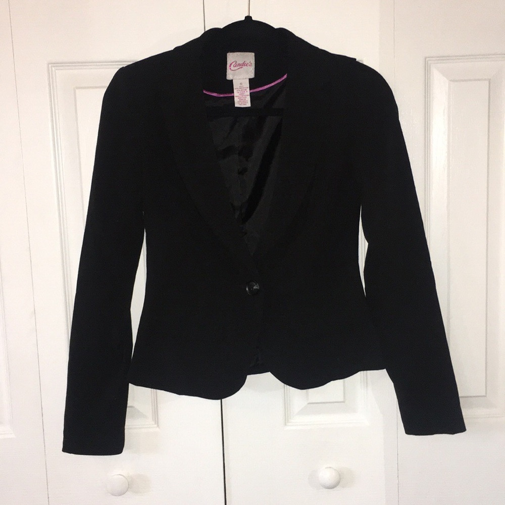 Candie’s black blazer